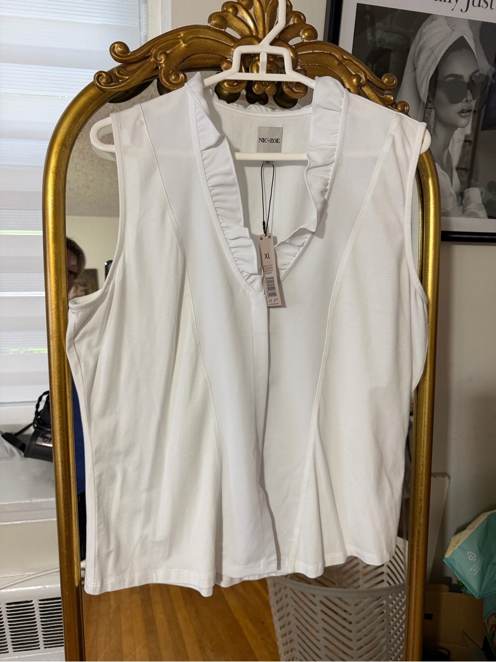 NWT Nic+Zoe White Ruffle V-Neck Sleeveless Top